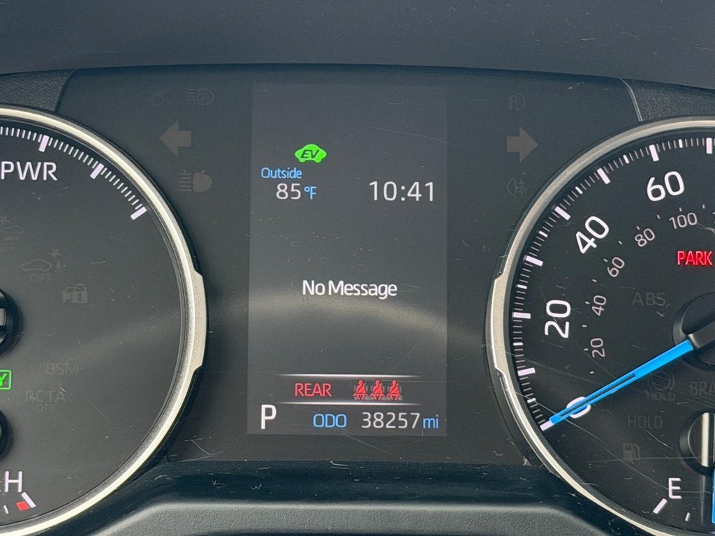 Toyota RAV4 Vehicle Full-screen Gallery Image 19
