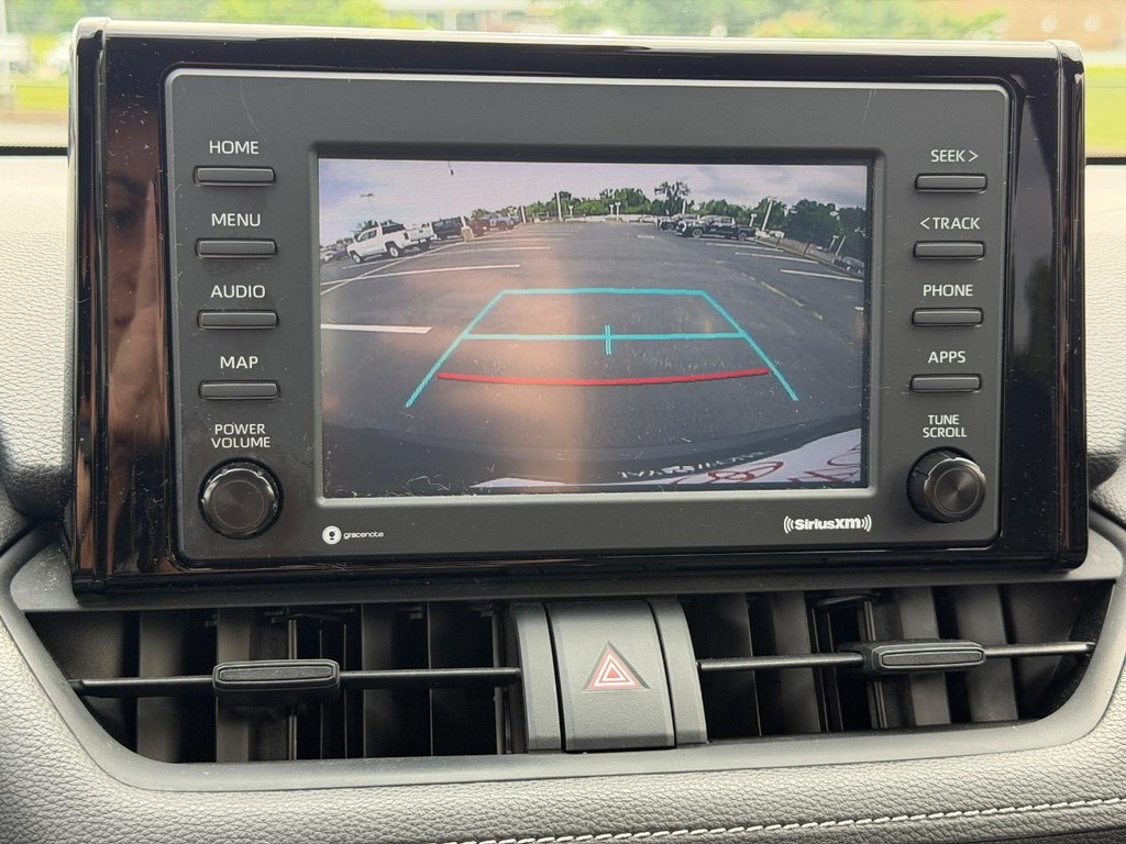 Toyota RAV4 Vehicle Full-screen Gallery Image 20