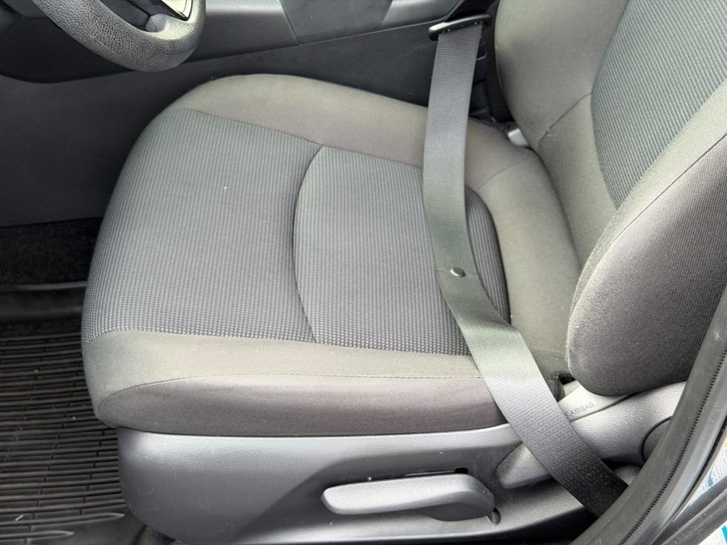 Toyota RAV4 Vehicle Full-screen Gallery Image 21
