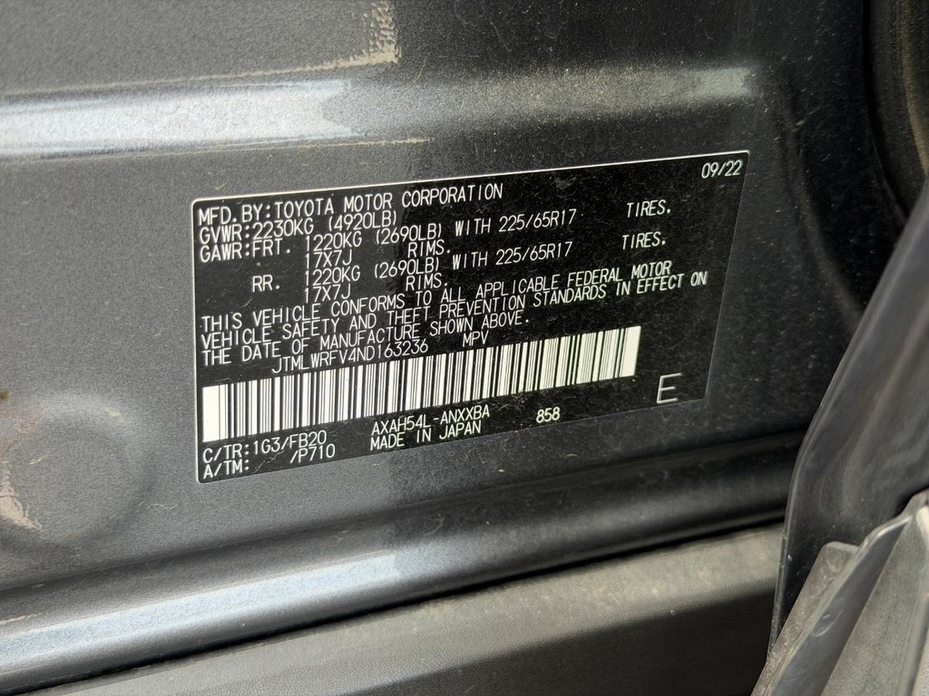 Toyota RAV4 Vehicle Full-screen Gallery Image 22