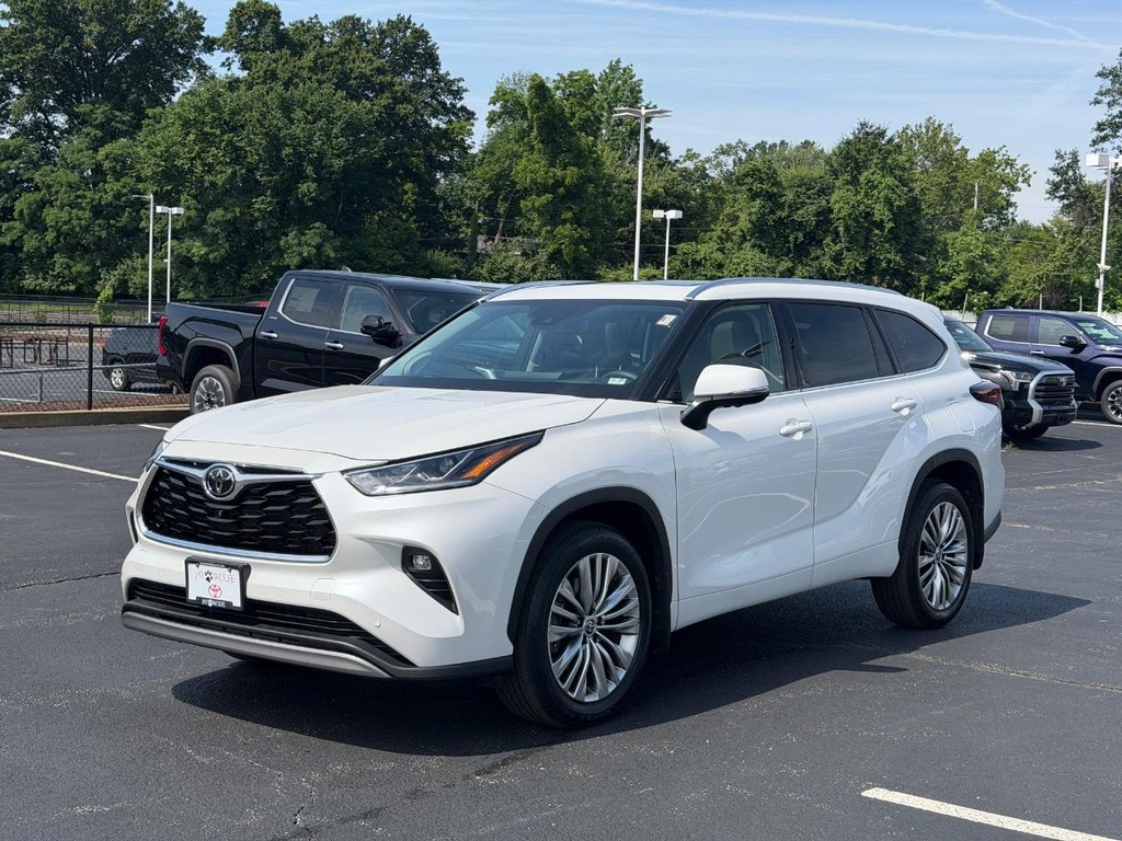 Toyota Highlander Vehicle Full-screen Gallery Image 08