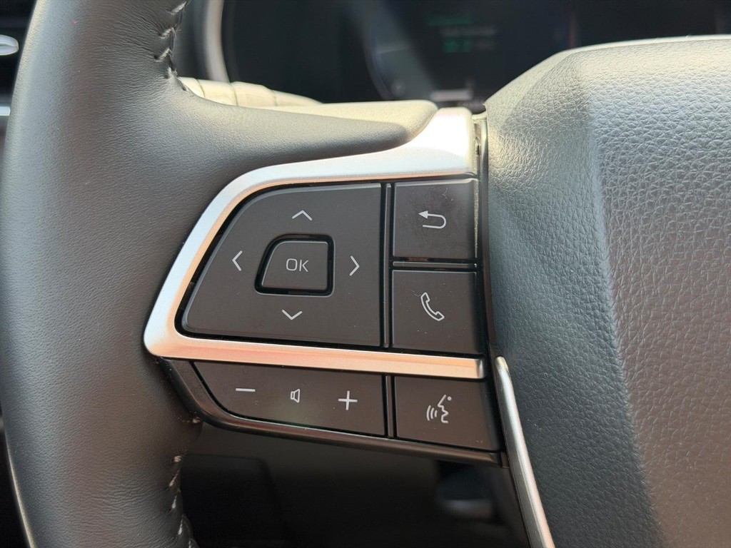 Toyota Highlander Vehicle Full-screen Gallery Image 19