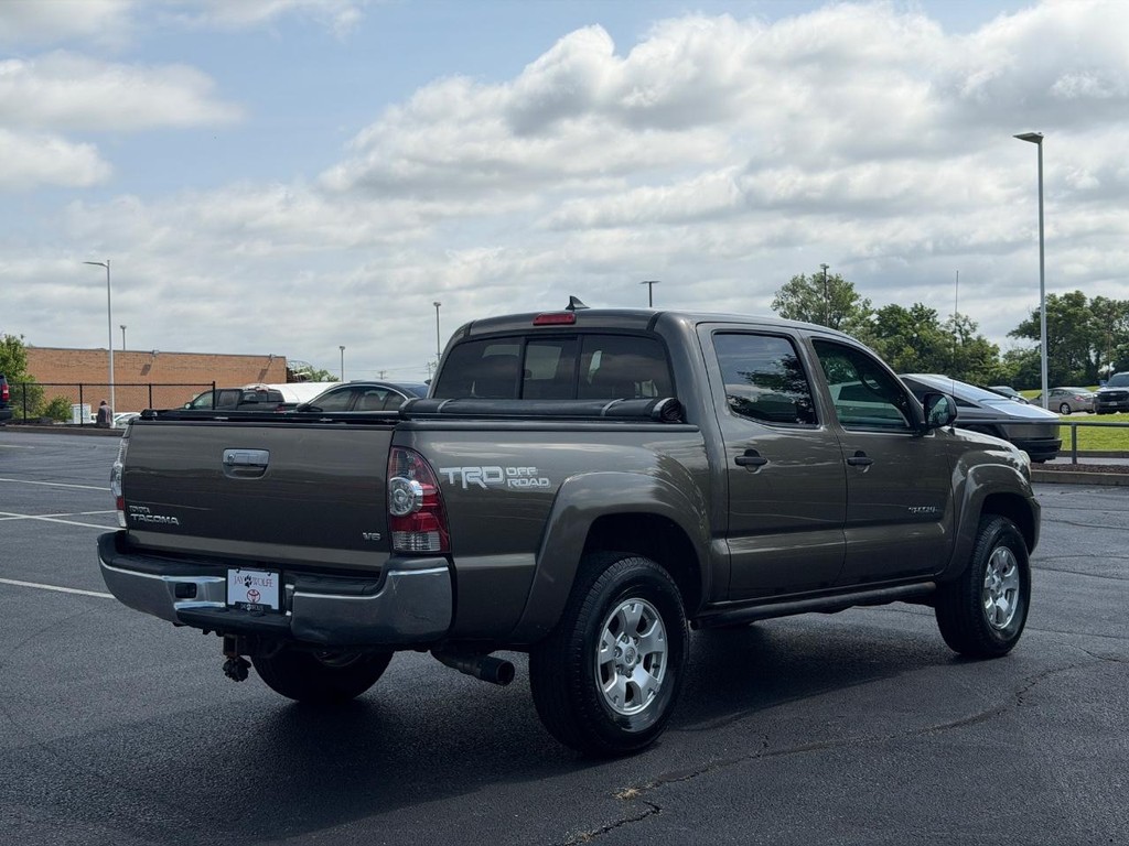 Toyota Tacoma Vehicle Full-screen Gallery Image 03