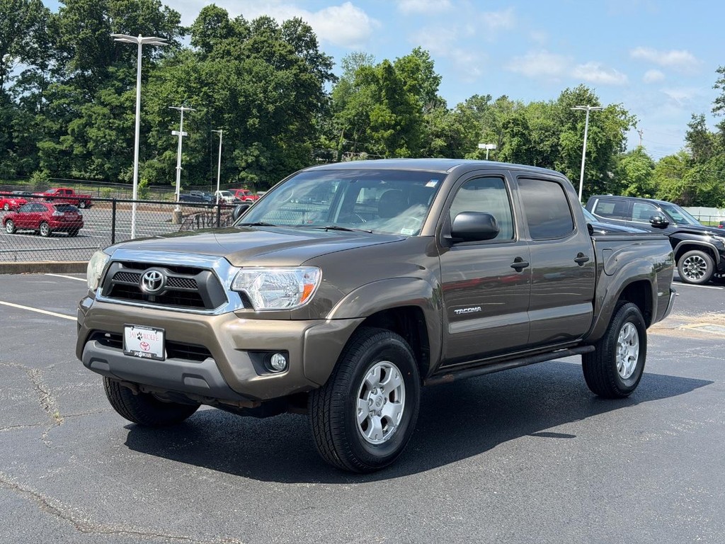 Toyota Tacoma Vehicle Full-screen Gallery Image 07
