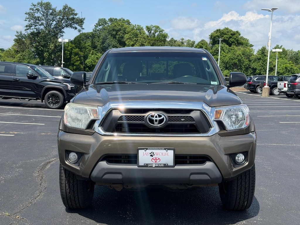 Toyota Tacoma Vehicle Full-screen Gallery Image 08