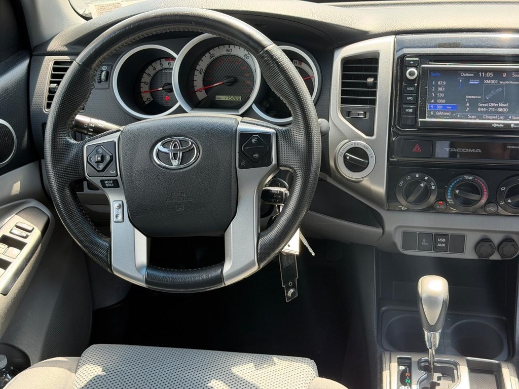 Toyota Tacoma Vehicle Full-screen Gallery Image 11