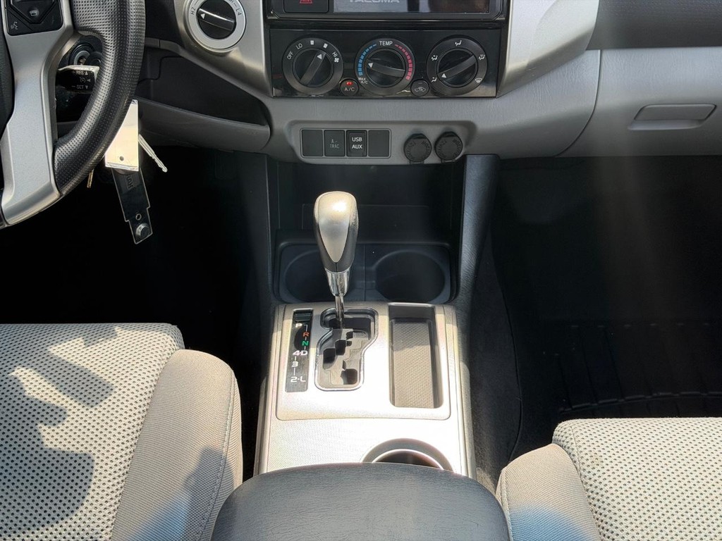 Toyota Tacoma Vehicle Full-screen Gallery Image 13
