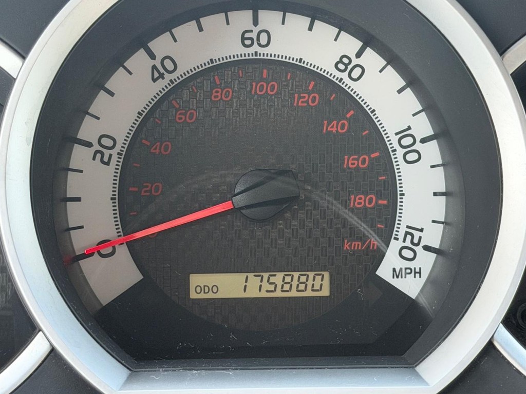 Toyota Tacoma Vehicle Full-screen Gallery Image 19
