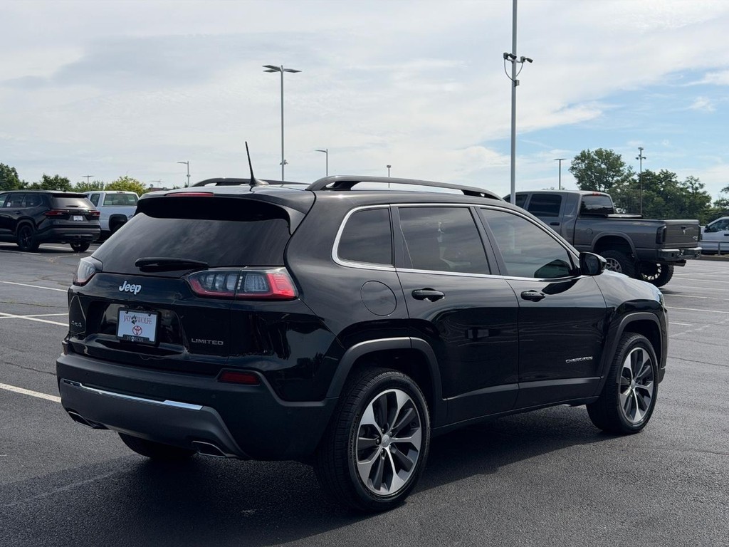 Jeep Cherokee Vehicle Full-screen Gallery Image 03