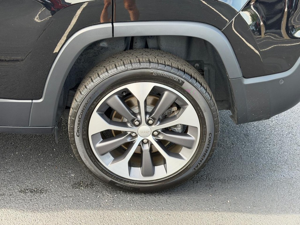 Jeep Cherokee Vehicle Full-screen Gallery Image 07