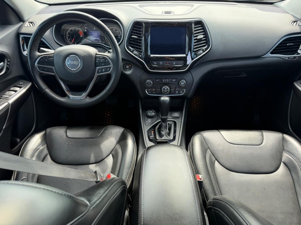 Jeep Cherokee Vehicle Full-screen Gallery Image 11