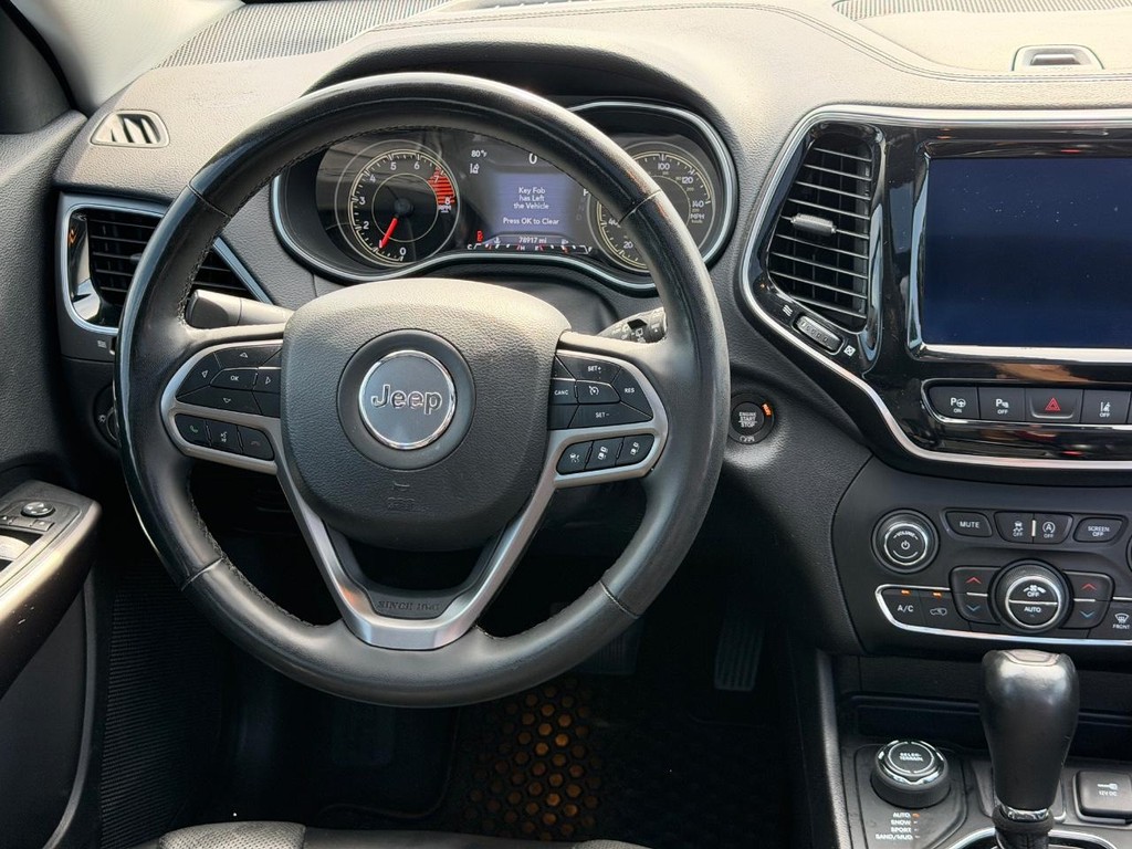 Jeep Cherokee Vehicle Full-screen Gallery Image 12