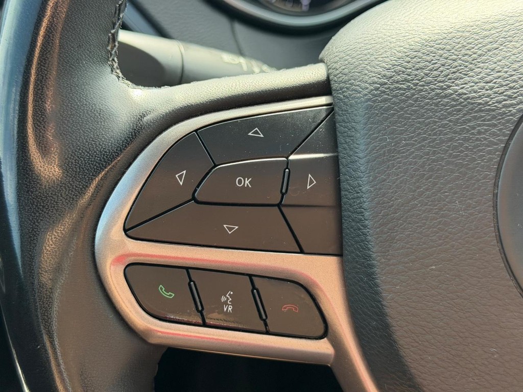 Jeep Cherokee Vehicle Full-screen Gallery Image 17