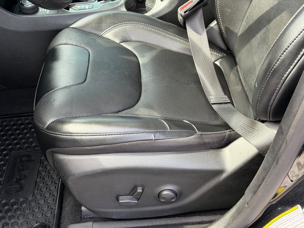 Jeep Cherokee Vehicle Full-screen Gallery Image 21