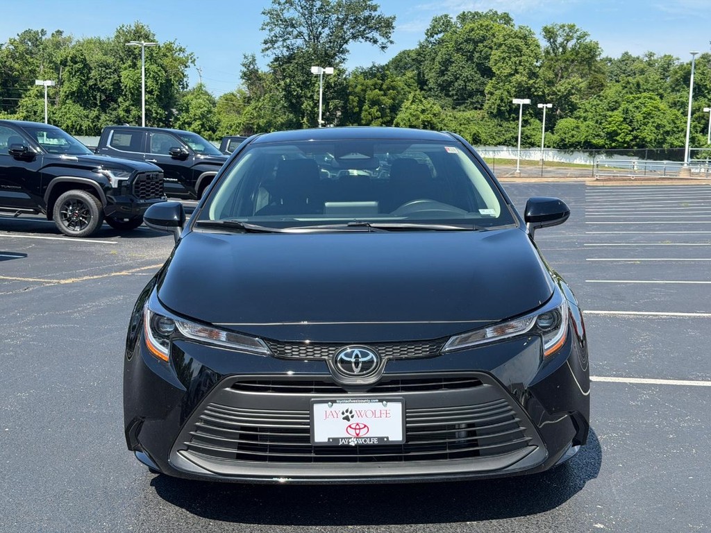 Toyota Corolla Vehicle Full-screen Gallery Image 09