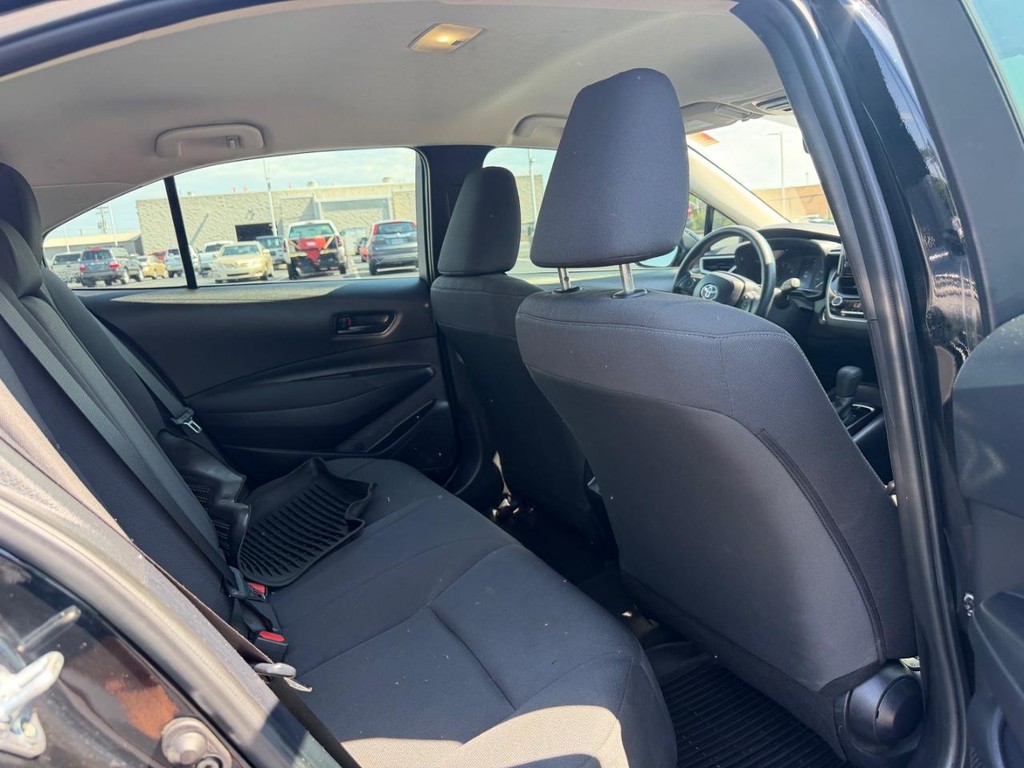 Toyota Corolla Vehicle Full-screen Gallery Image 10