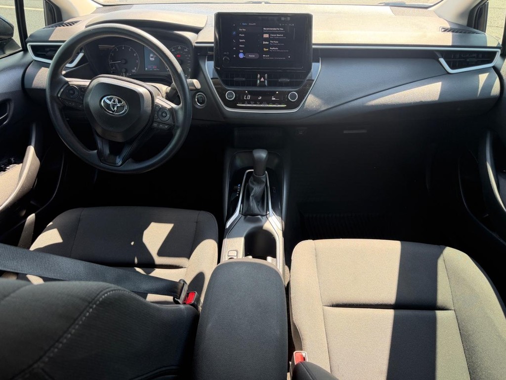 Toyota Corolla Vehicle Full-screen Gallery Image 11