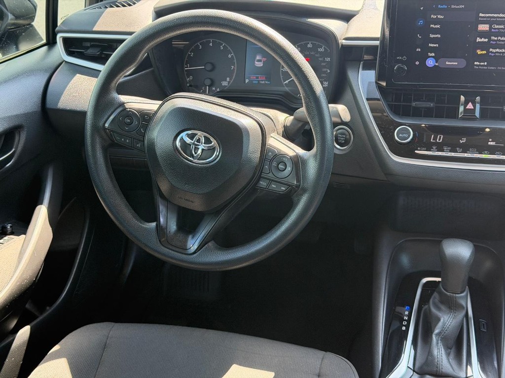 Toyota Corolla Vehicle Full-screen Gallery Image 12