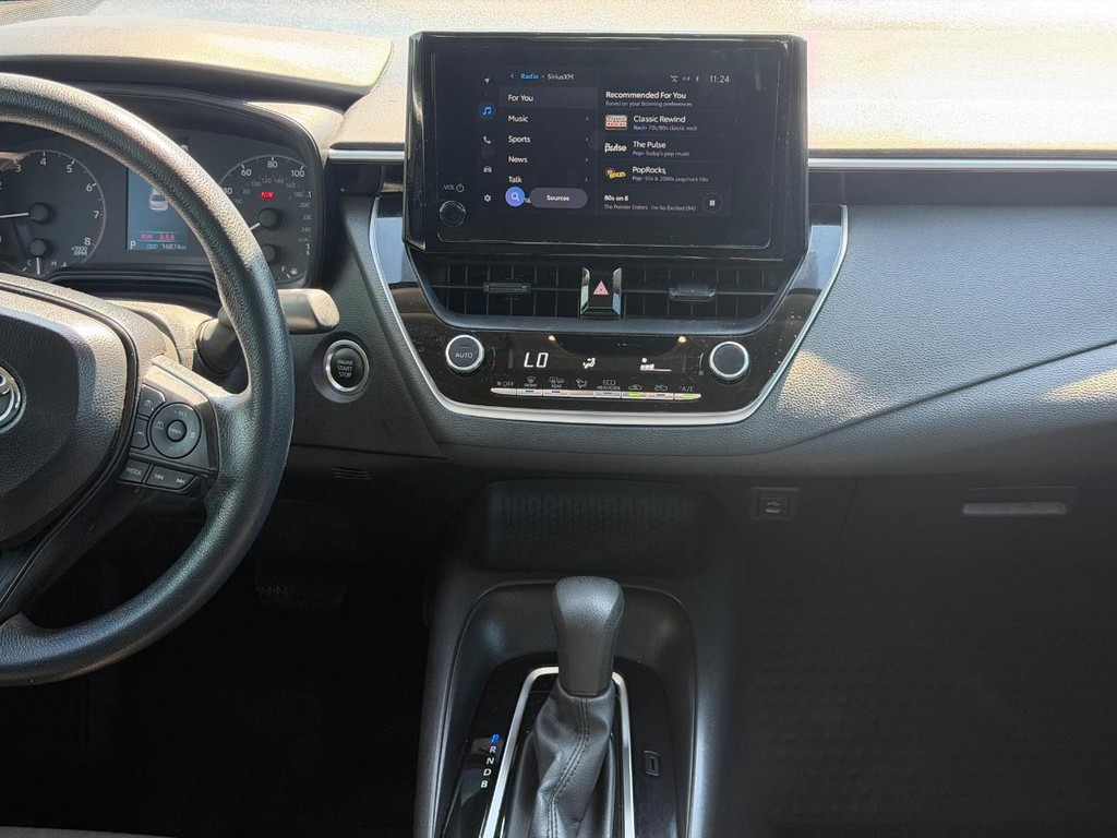 Toyota Corolla Vehicle Full-screen Gallery Image 13