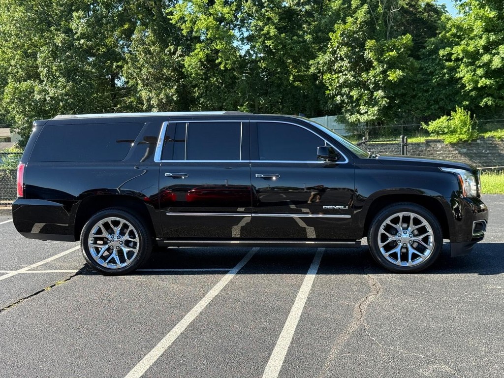GMC Yukon XL Vehicle Full-screen Gallery Image 02