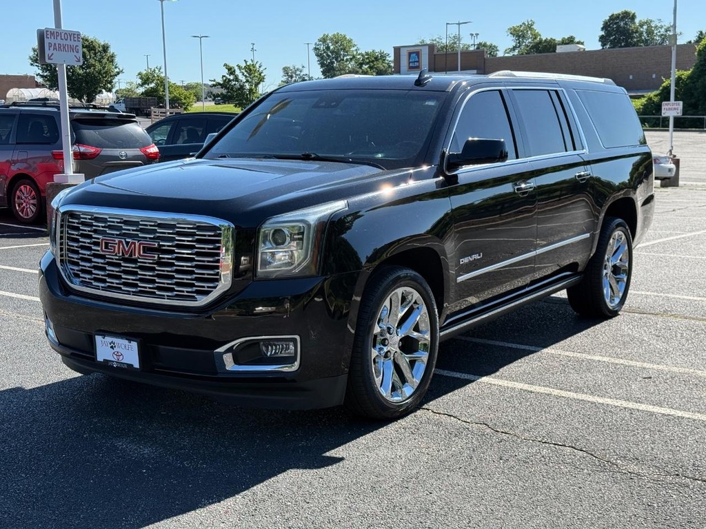GMC Yukon XL Vehicle Full-screen Gallery Image 09