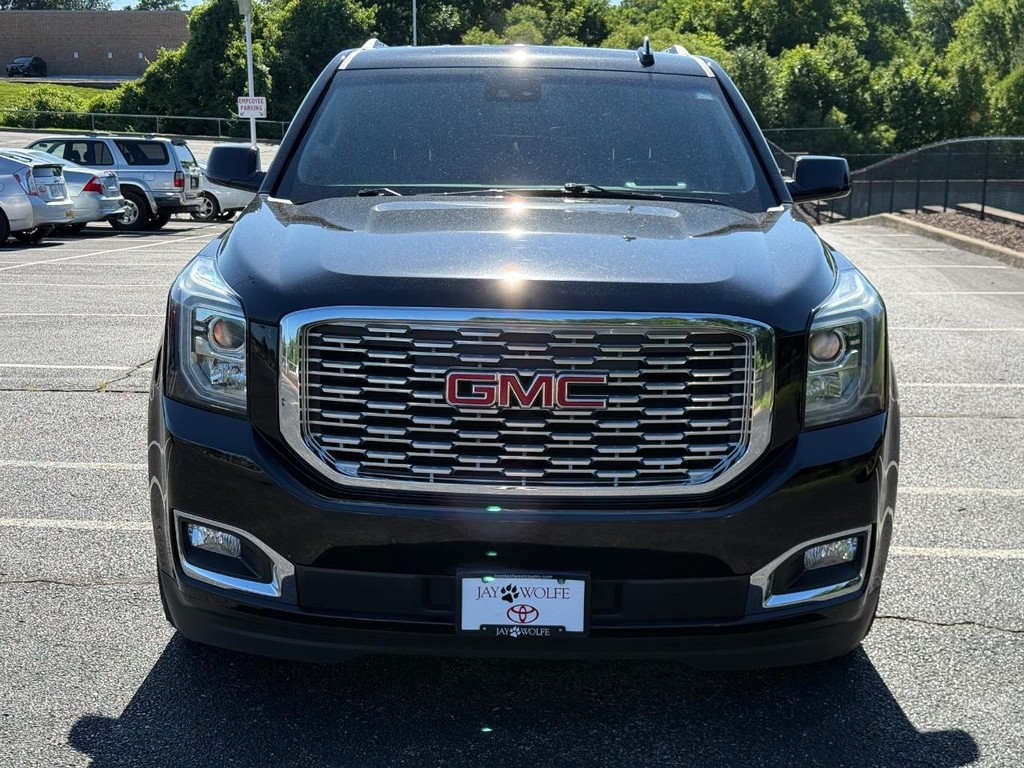 GMC Yukon XL Vehicle Full-screen Gallery Image 10