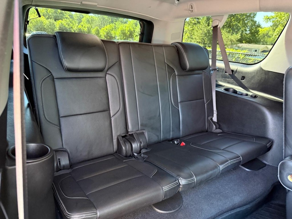 GMC Yukon XL Vehicle Full-screen Gallery Image 11