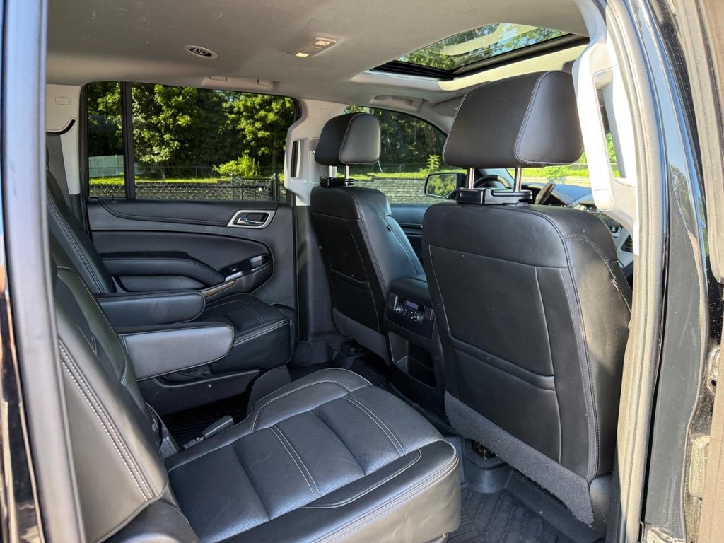 GMC Yukon XL Vehicle Full-screen Gallery Image 12