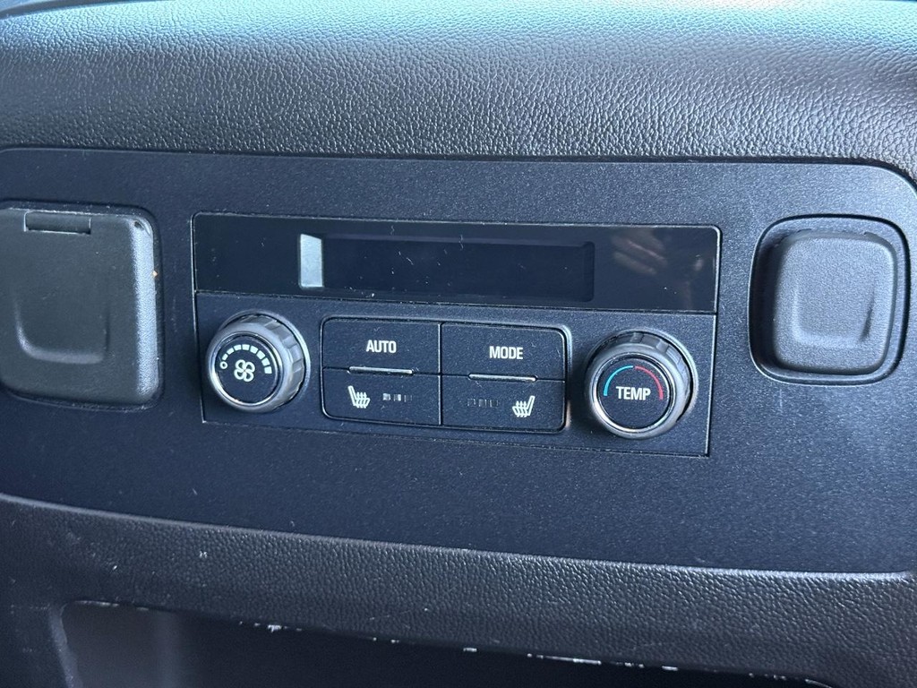 GMC Yukon XL Vehicle Full-screen Gallery Image 13
