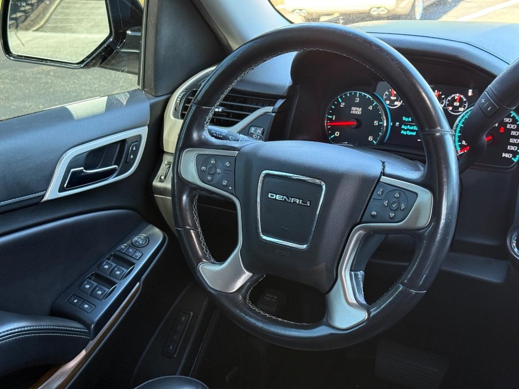 GMC Yukon XL Vehicle Full-screen Gallery Image 15