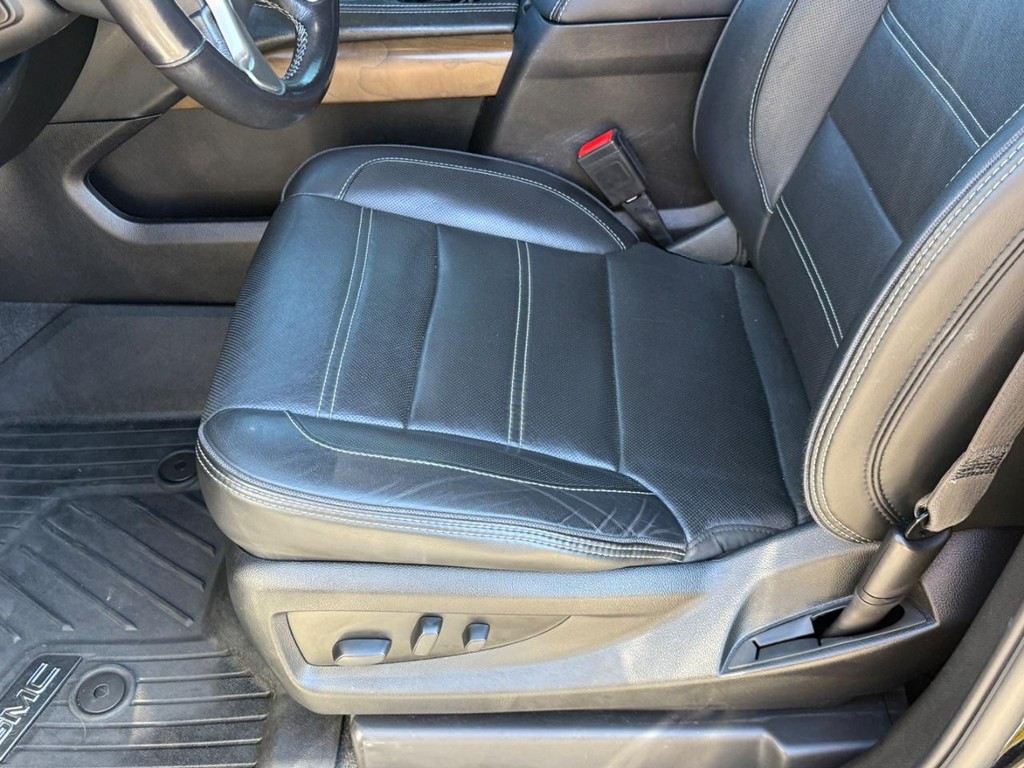 GMC Yukon XL Vehicle Full-screen Gallery Image 20