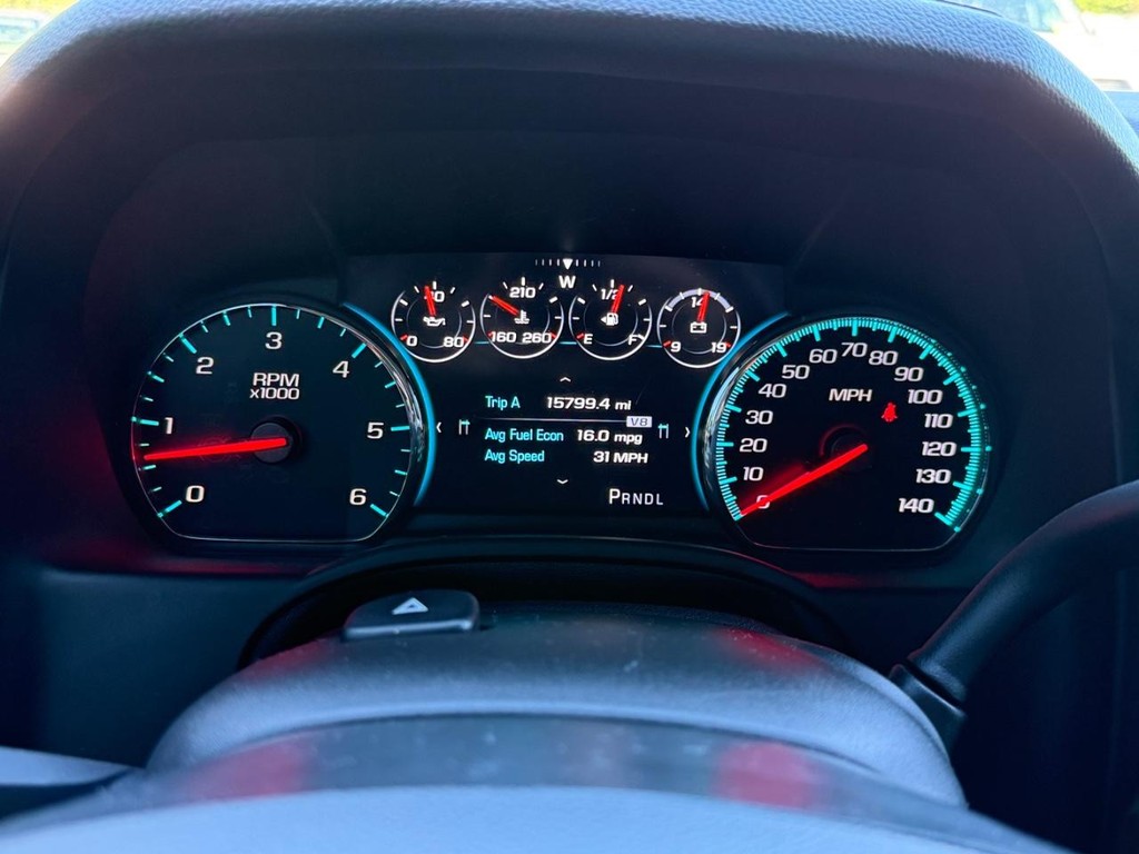 GMC Yukon XL Vehicle Full-screen Gallery Image 24
