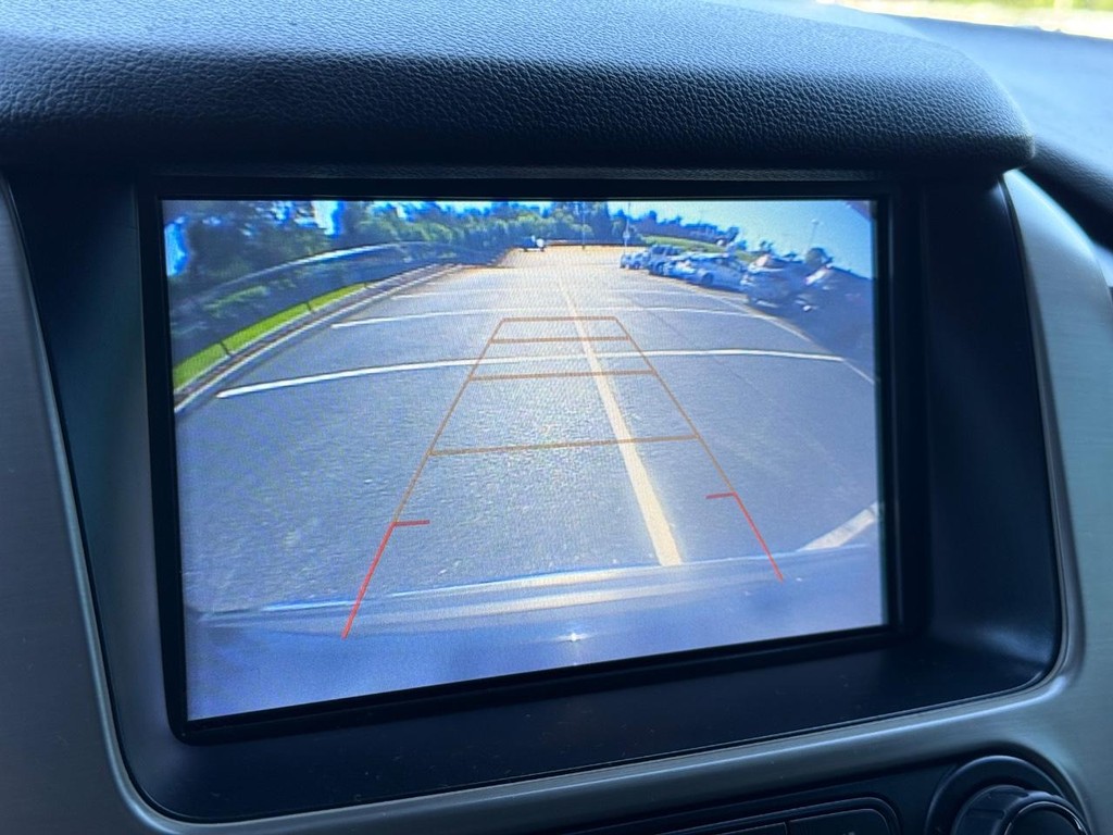 GMC Yukon XL Vehicle Full-screen Gallery Image 25