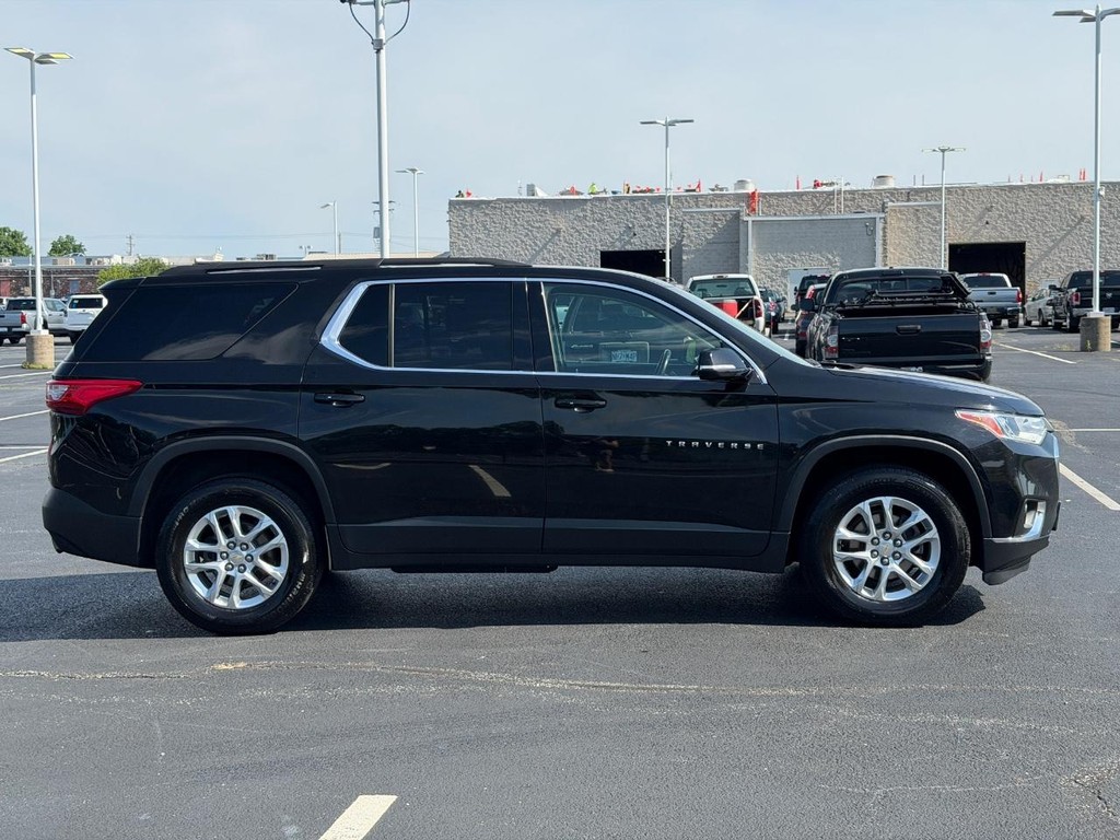 Chevrolet Traverse Vehicle Full-screen Gallery Image 02