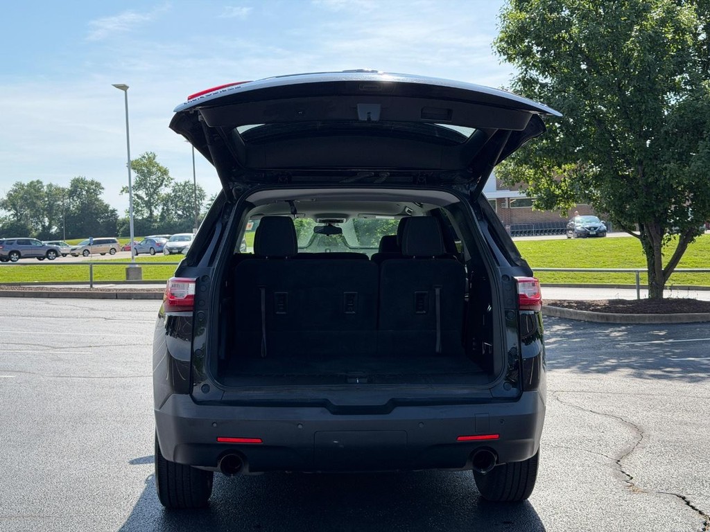 Chevrolet Traverse Vehicle Full-screen Gallery Image 04