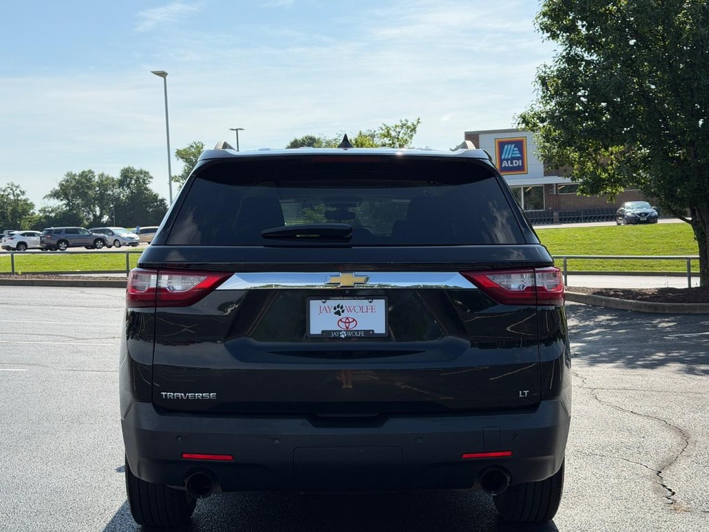 Chevrolet Traverse Vehicle Full-screen Gallery Image 05