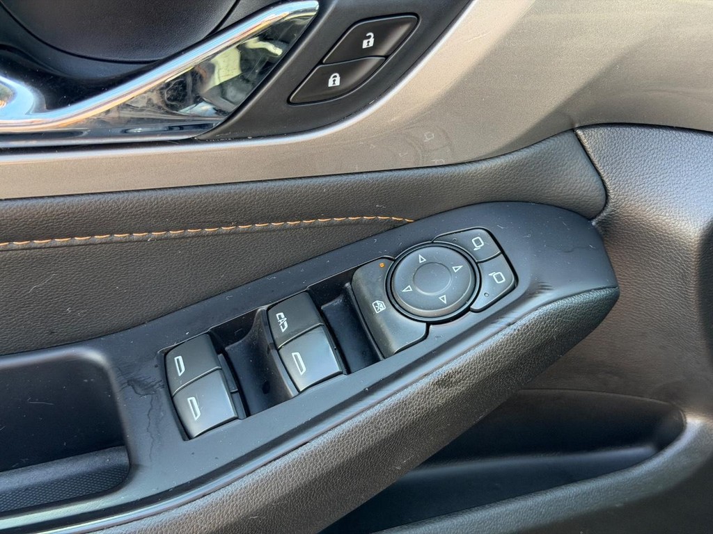 Chevrolet Traverse Vehicle Full-screen Gallery Image 15