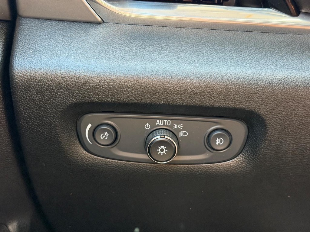 Chevrolet Traverse Vehicle Full-screen Gallery Image 16
