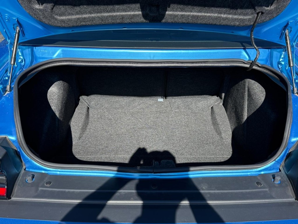 Dodge Challenger Vehicle Full-screen Gallery Image 04
