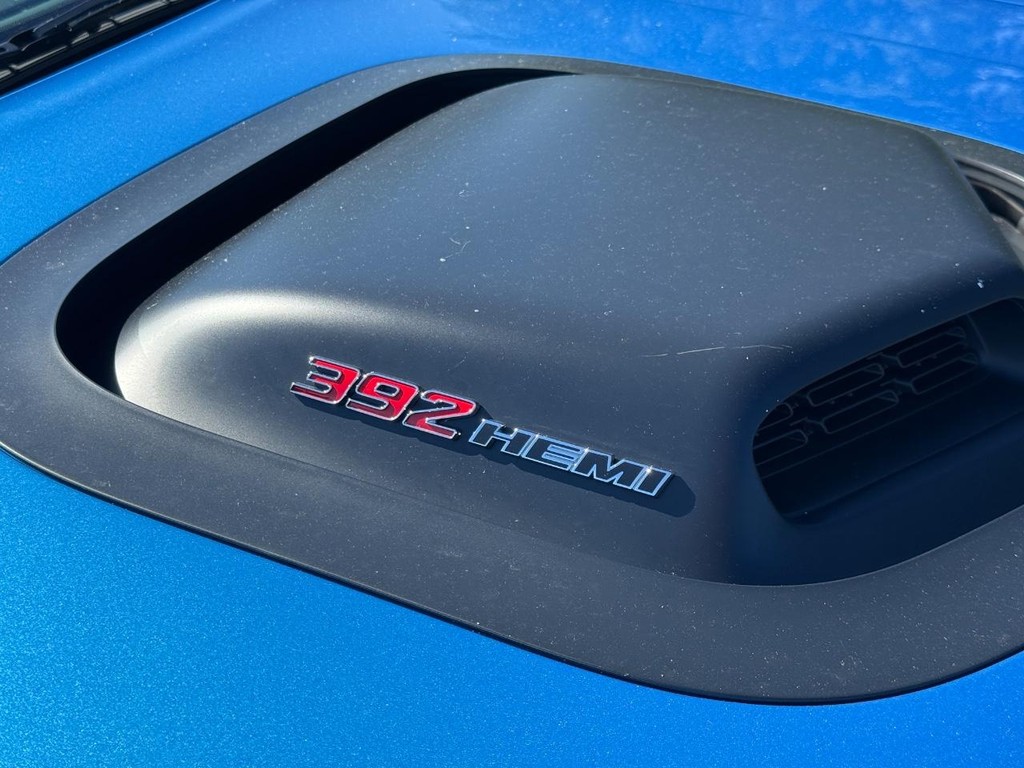 Dodge Challenger Vehicle Full-screen Gallery Image 12