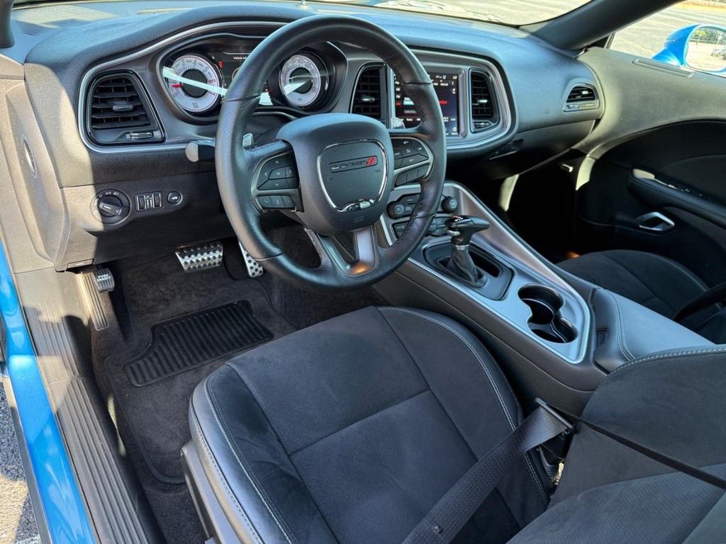 Dodge Challenger Vehicle Full-screen Gallery Image 15