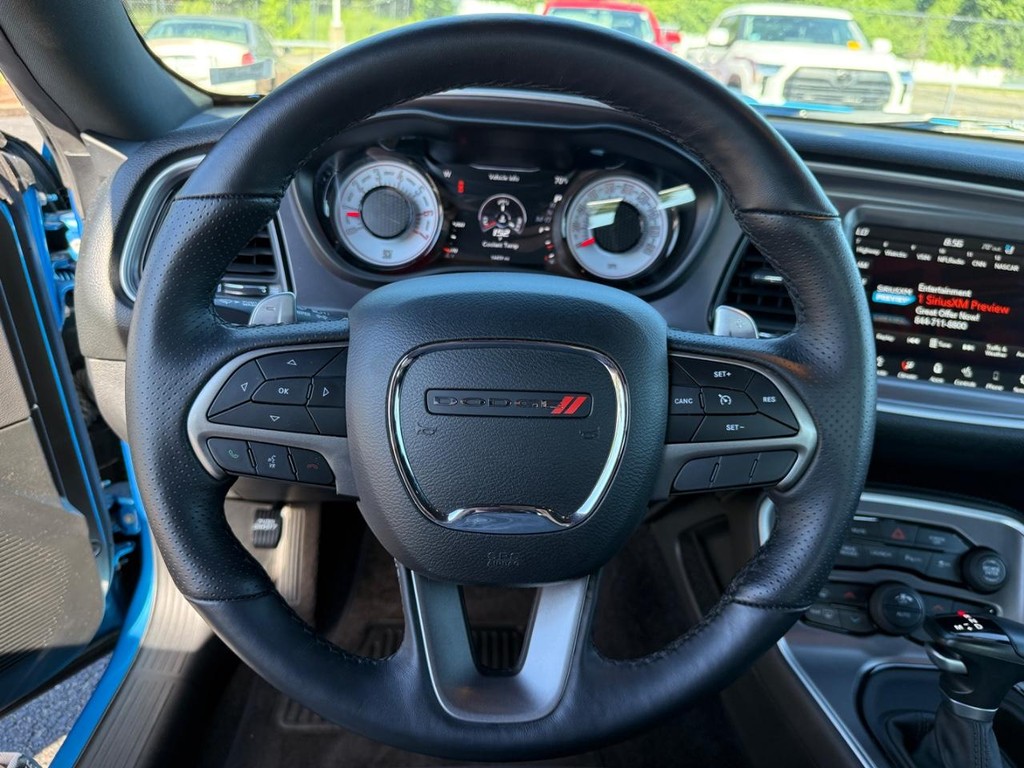 Dodge Challenger Vehicle Full-screen Gallery Image 19