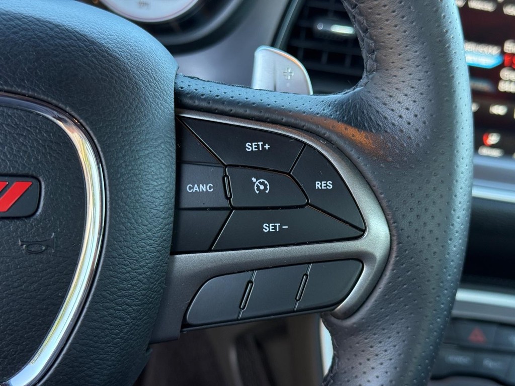 Dodge Challenger Vehicle Full-screen Gallery Image 21