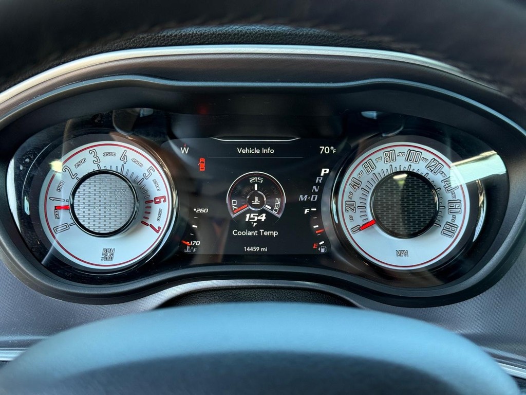 Dodge Challenger Vehicle Full-screen Gallery Image 22
