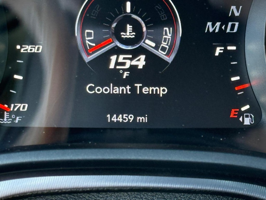 Dodge Challenger Vehicle Full-screen Gallery Image 23