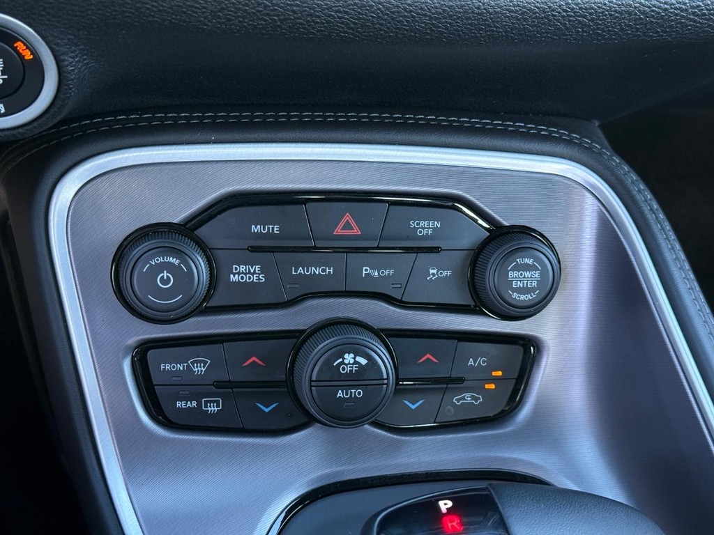 Dodge Challenger Vehicle Full-screen Gallery Image 25