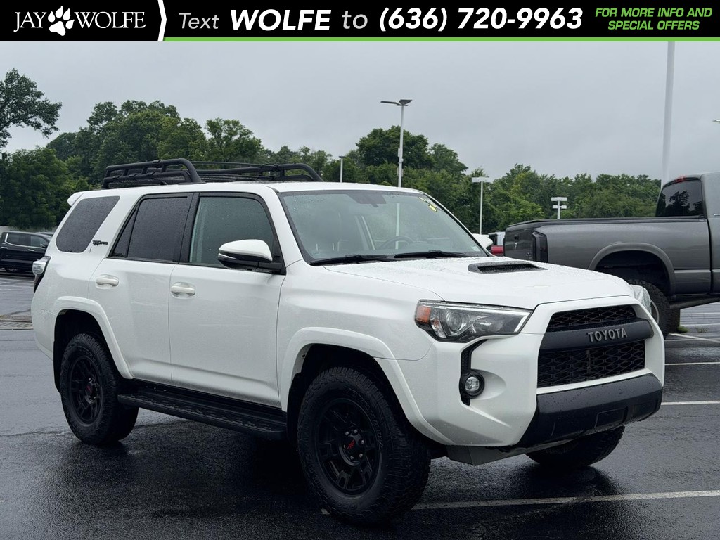 Toyota 4Runner Vehicle Full-screen Gallery Image 01