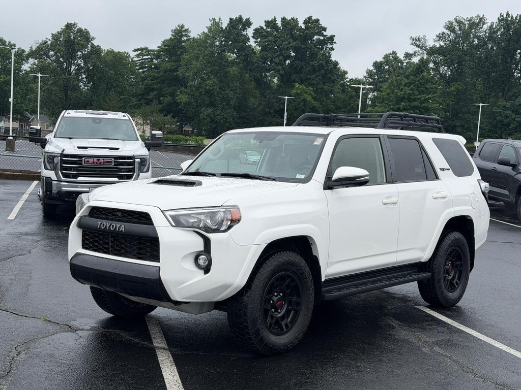 Toyota 4Runner Vehicle Full-screen Gallery Image 08