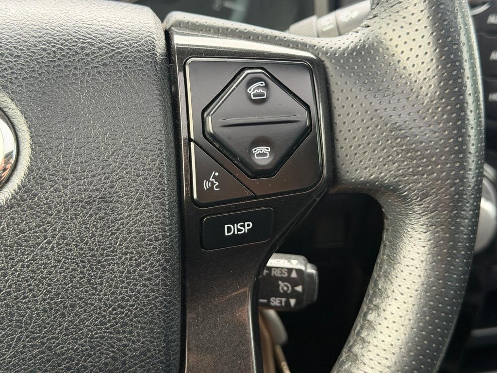 Toyota 4Runner Vehicle Full-screen Gallery Image 18