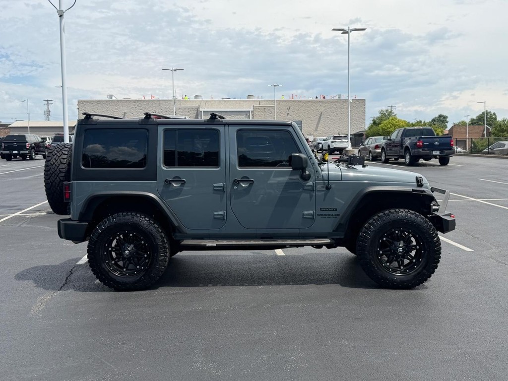 Jeep Wrangler Unlimited Vehicle Full-screen Gallery Image 02